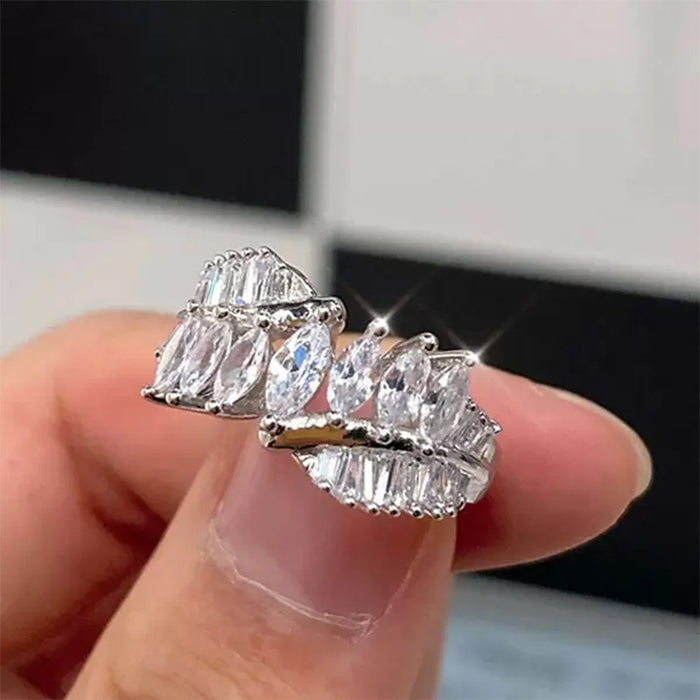 Anillo de circonitas en forma de marquesa con incrustaciones completas Anillo europeo y americano que combina con todo