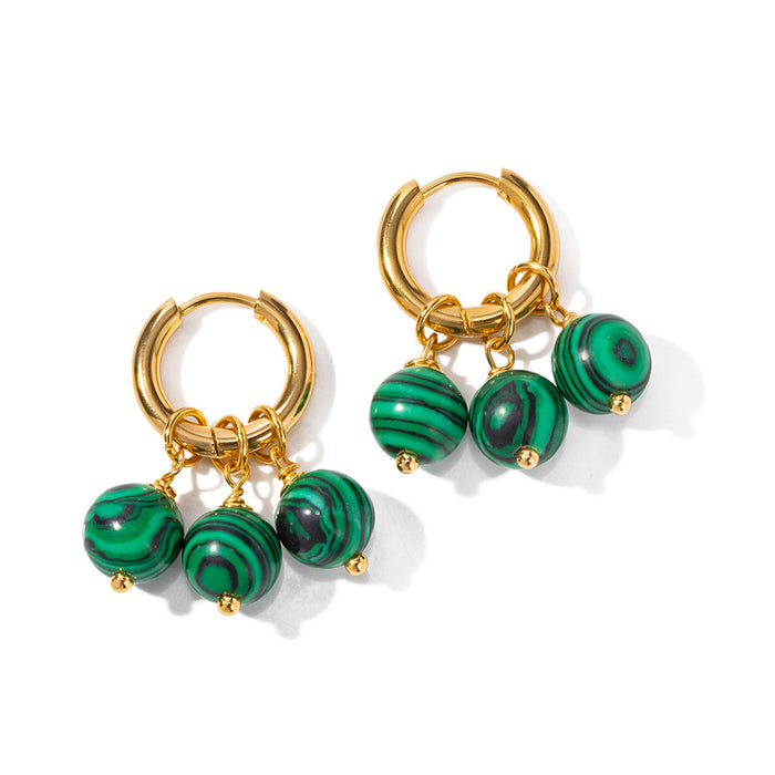 Aros de acero inoxidable en oro de 18 quilates con colgantes de borlas de malaquita verde: joyería de moda para mujeres