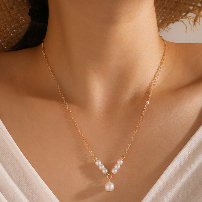 Alloy Chain Pearl Necklace with Geometric Bead Pendant Choker Design