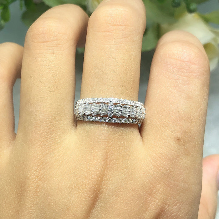 Anillo de imitación de moissanita con microincrustaciones de diamantes y diamantes de alto carbono para mujer