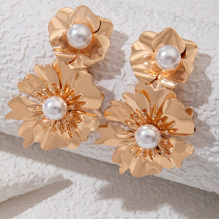 Small golden flower earrings, five-leaf clover, mini simple ear bone studs