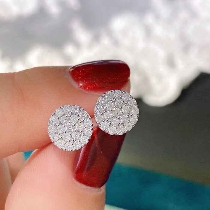 Pendientes de mujer dulces con circonitas redondas y diamantes