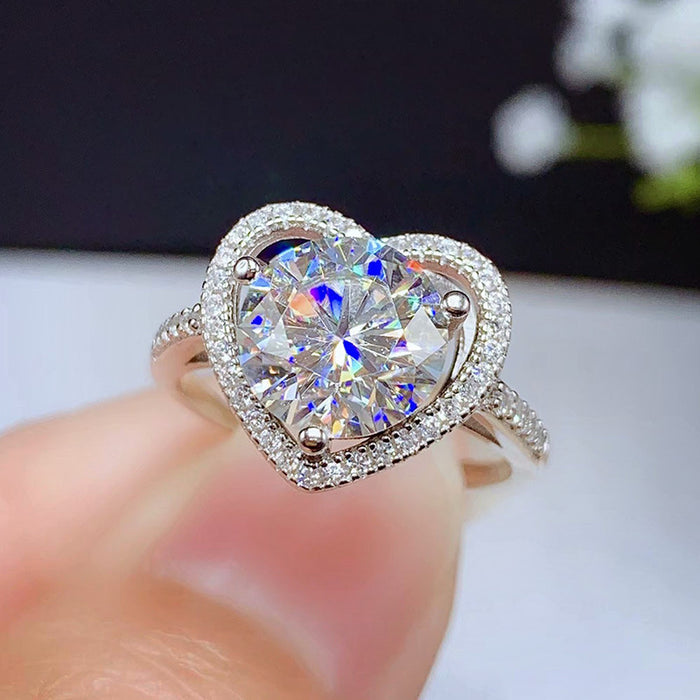 Anillo de compromiso de diamantes con microincrustaciones y circonita en forma de corazón