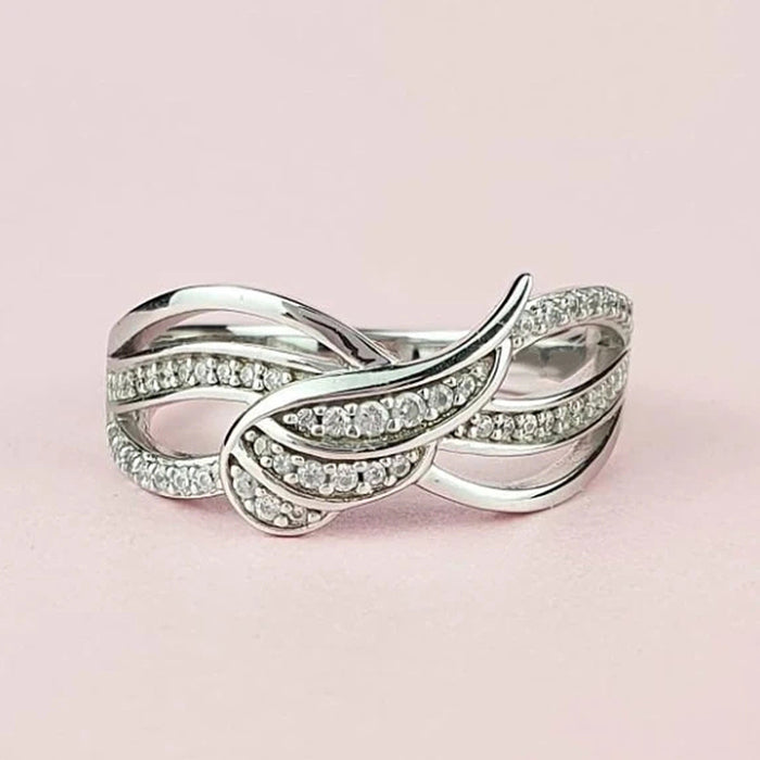 Exquisito anillo en forma de ala con circonita, anillo versátil para mujer.