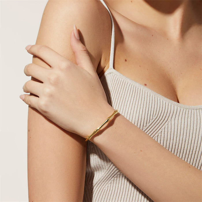 Pulsera abierta con diseño de bambú: joyería de moda de acero inoxidable bañada en oro de 18 quilates