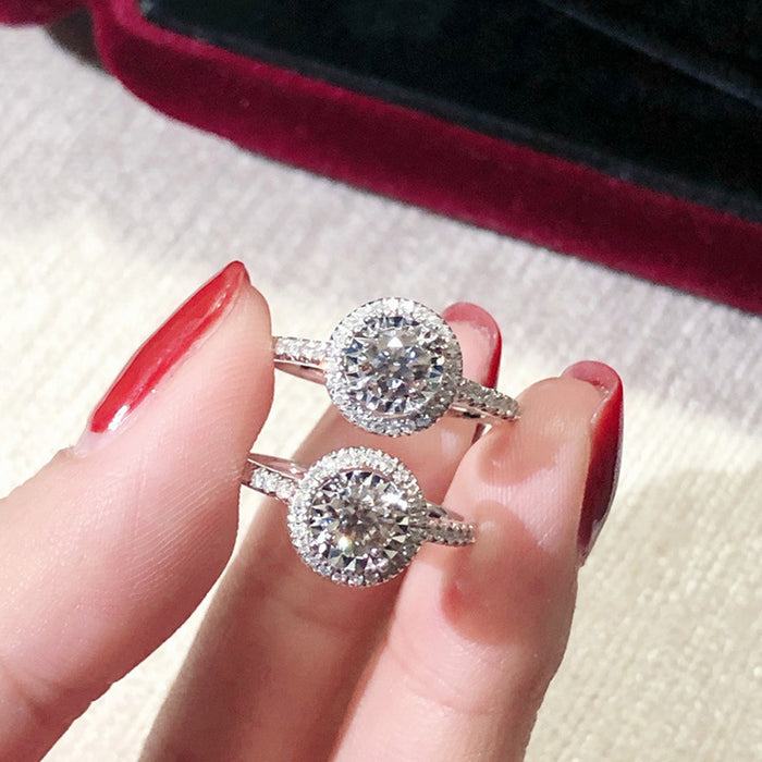 Anillo de boda clásico para mujer con circonitas de cuatro garras y diamantes redondos