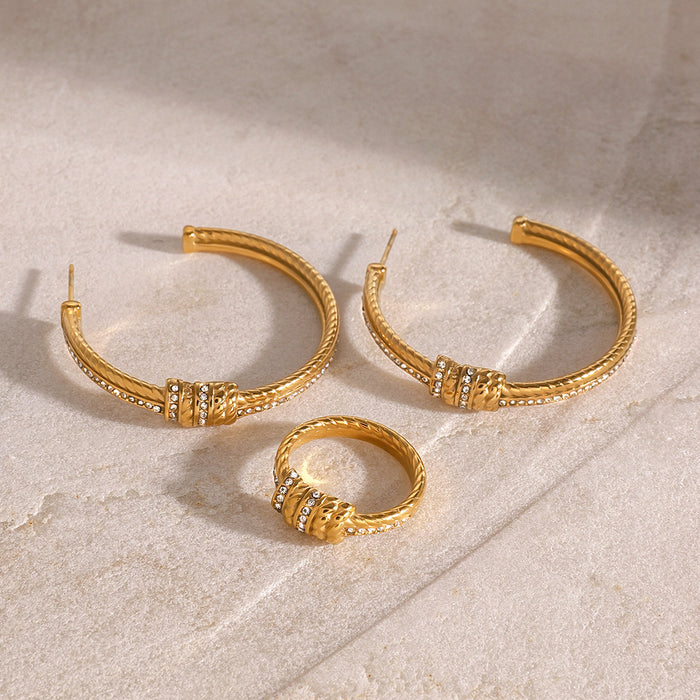 Twisted C-shaped earrings, niche light luxury ring design, 18k electroplating