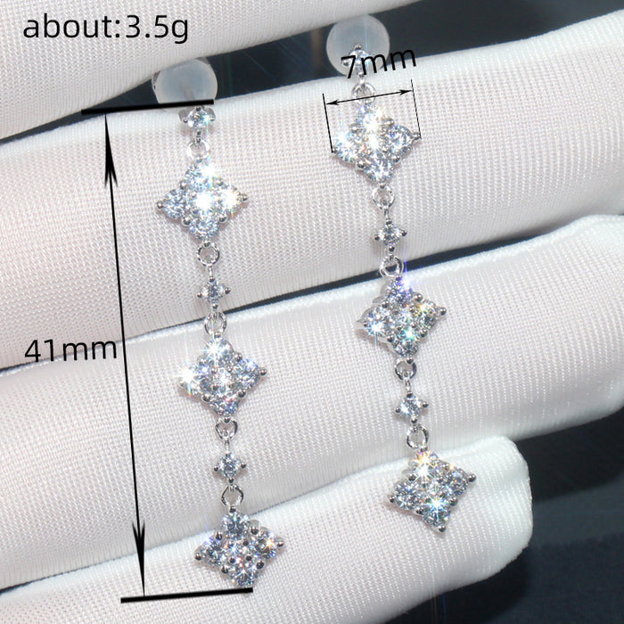 Long earrings for brides at banquets