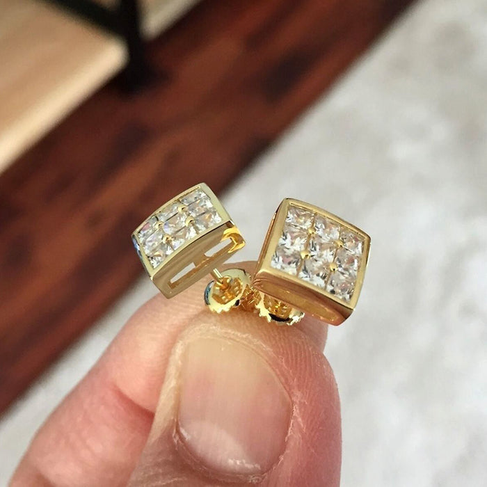 Pendientes de diseño de nicho con baño de oro y diamantes