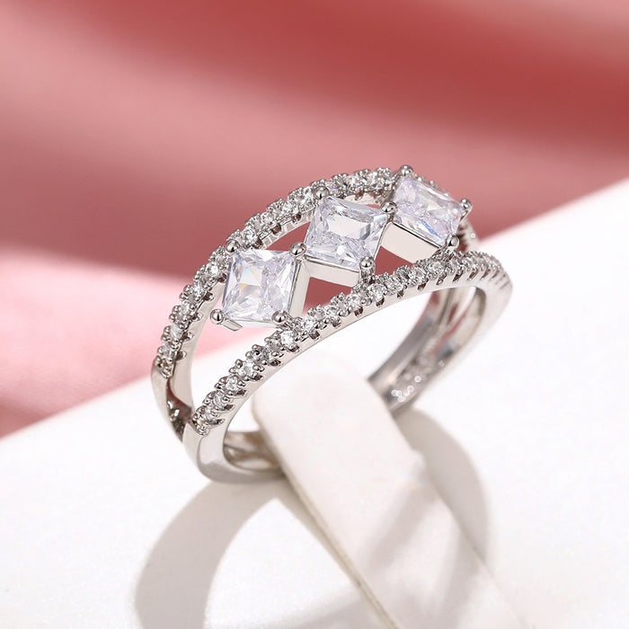 Anillo de diamantes y circonitas cuadradas con incrustaciones completas para el día de San Valentín