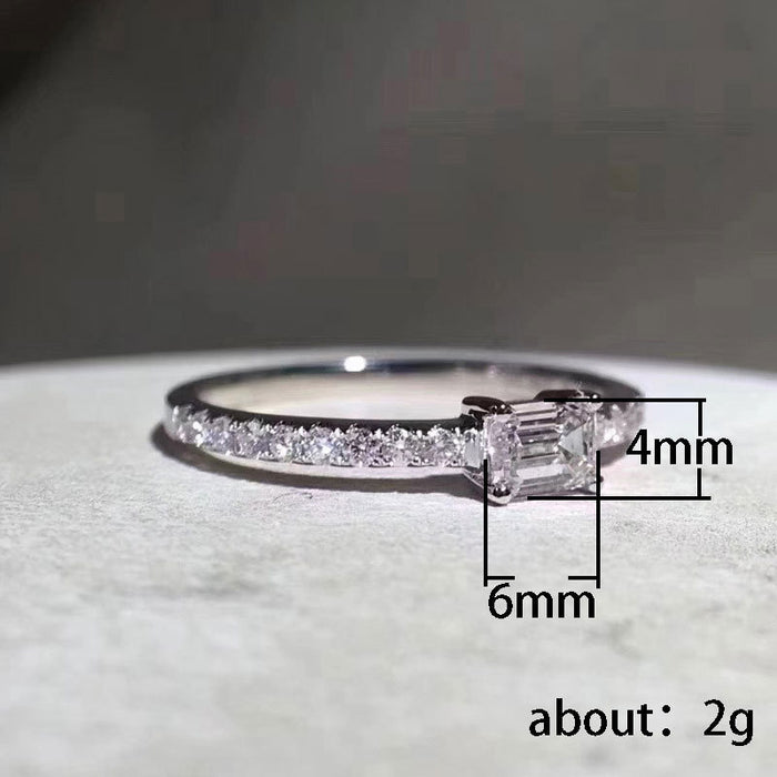 Anillo de dedo índice con diseño geométrico de circonita rectangular y diamante lleno de cubos de azúcar