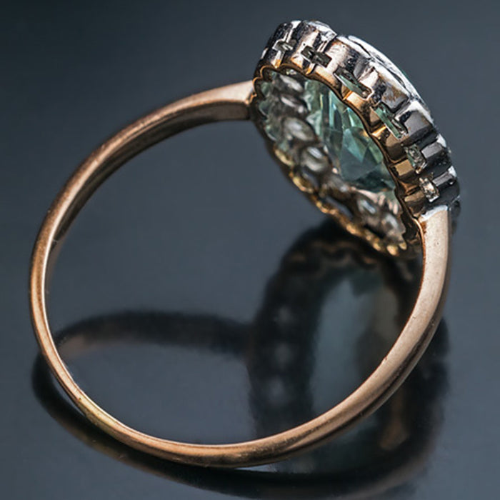 Anillo de mujer con circonita ovalada azul marino con incrustaciones de dos tonos bañado en cobre