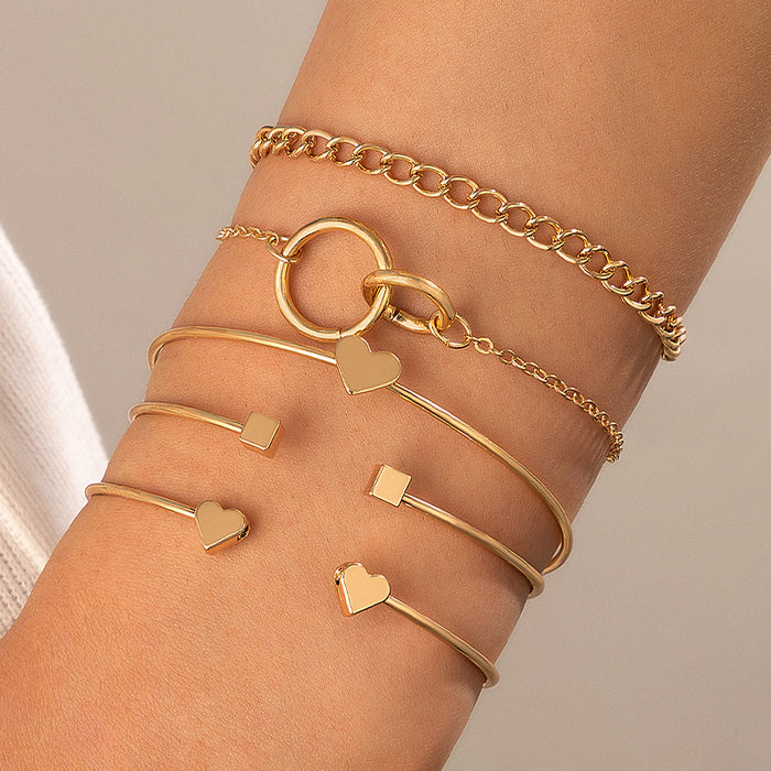 Conjunto de pulseras multicapa con corazón abierto y cuadrado con incrustaciones geométricas