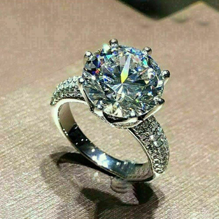 Anillo de compromiso de diamantes con forma de corona Anillo de lujo con ocho corazones y ocho flechas