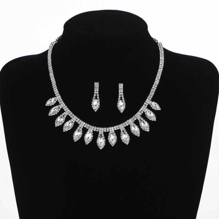 Rhinestone Choker Necklace - Sparkling Statement Chain for Women