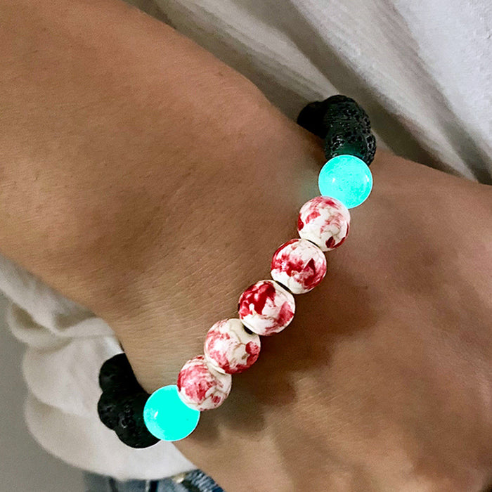 Pulsera de calavera de piedra de lava que brilla en la oscuridad con manchas de sangre para Halloween