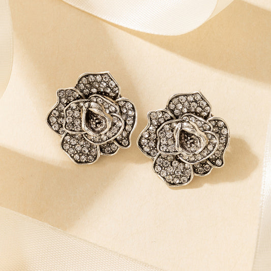 Pendientes pequeños de aleación de diamantes y camelia estilo Chanel, pendientes de temperamento