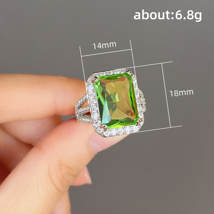 Anillo de compromiso de estilo europeo y americano con diamantes y circonitas cuadradas de princesa verde oliva