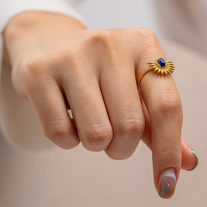 Anillo abierto de lapislázuli en acero inoxidable bañado en oro de 18 quilates: joyería elegante para mujer