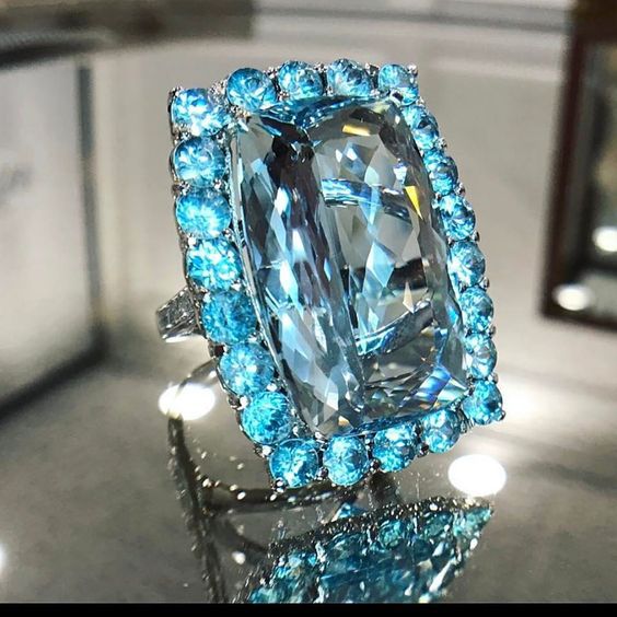 Anillo de boda europeo y americano con circonita azul cielo rectangular grande de moda para dama