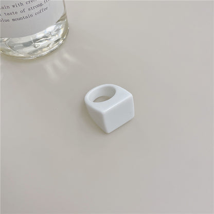 White and black flat resin ring - wallojewerly 