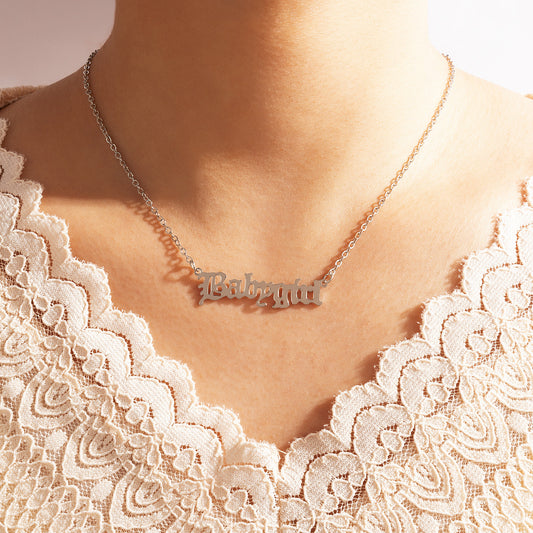 Collar creativo con letras para niña: elegante cadena con forma de hueso