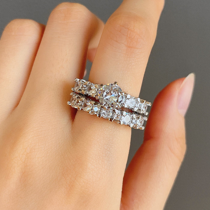 Anillo de pareja con ocho corazones y ocho flechas y circonitas cúbicas y diamantes