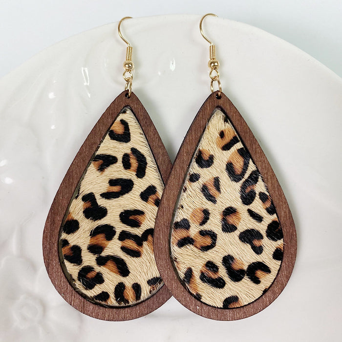 Water drop type wooden earrings