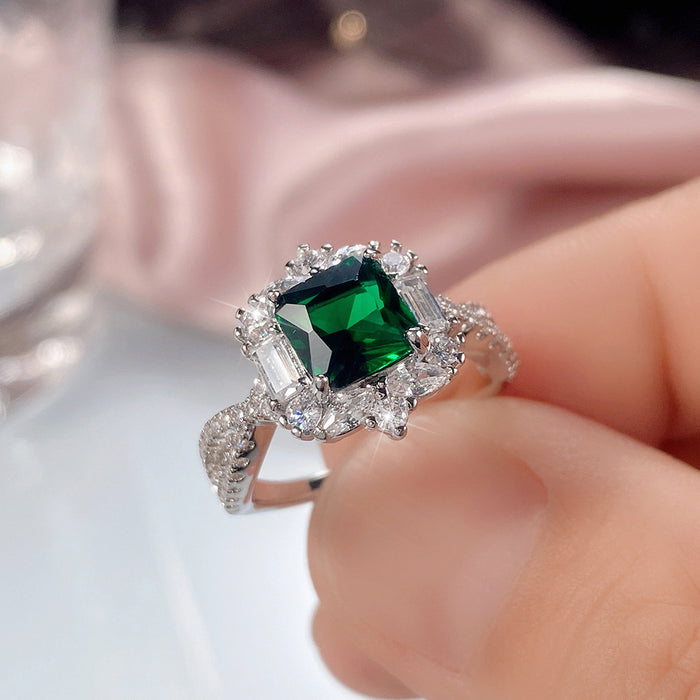 Anillo de compromiso de moda con diamantes de princesa esmeralda