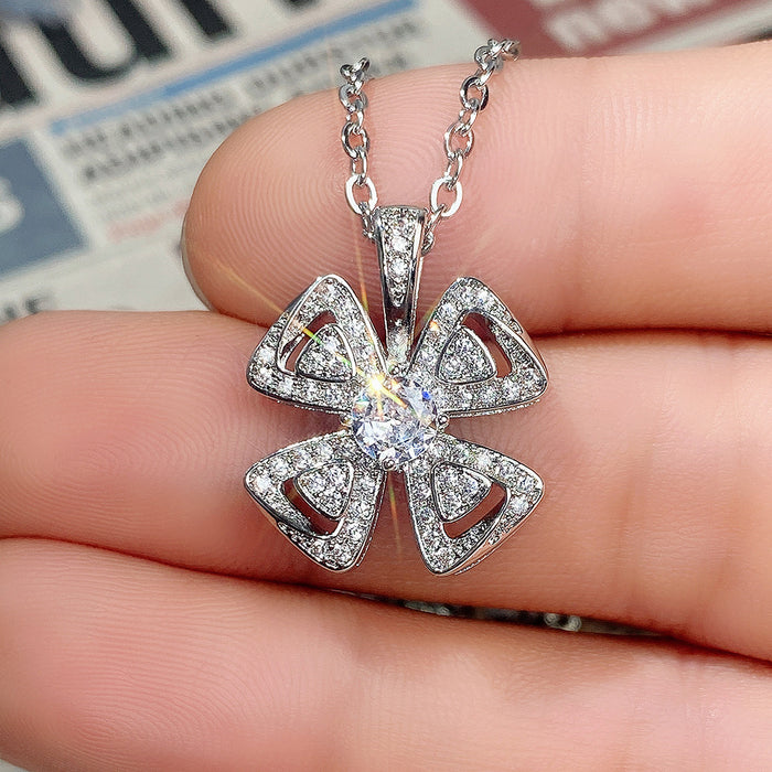 Four-leaf clover flower leaf pendant women's clavicle necklace