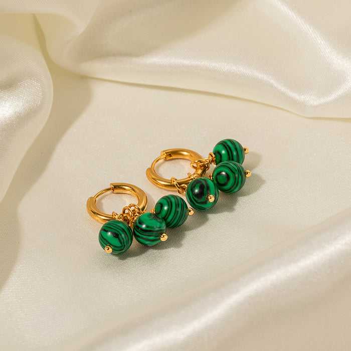 Aros de acero inoxidable en oro de 18 quilates con colgantes de borlas de malaquita verde: joyería de moda para mujeres