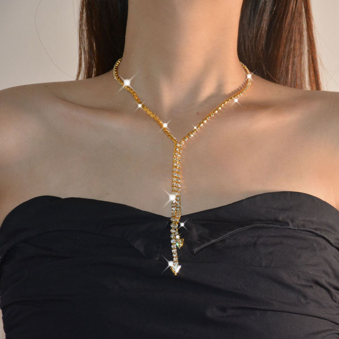 Collar con borlas brillantes: gargantilla elegante de verano para mujer