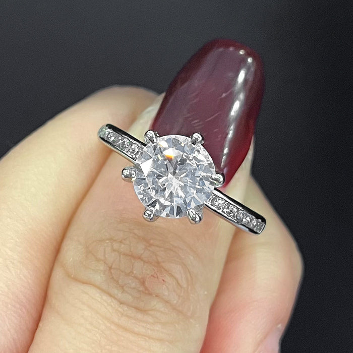 Anillo de compromiso de lujo con diamantes estilo princesa y circonitas brillantes micropavimentadas