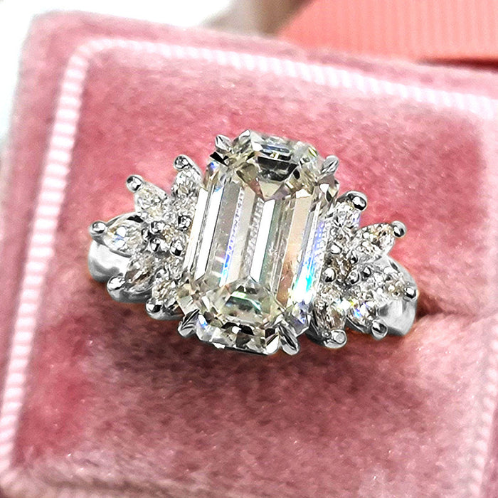 Anillo de diamantes para eventos empresariales con anillo de circonita cuadrada de gran tamaño y de moda