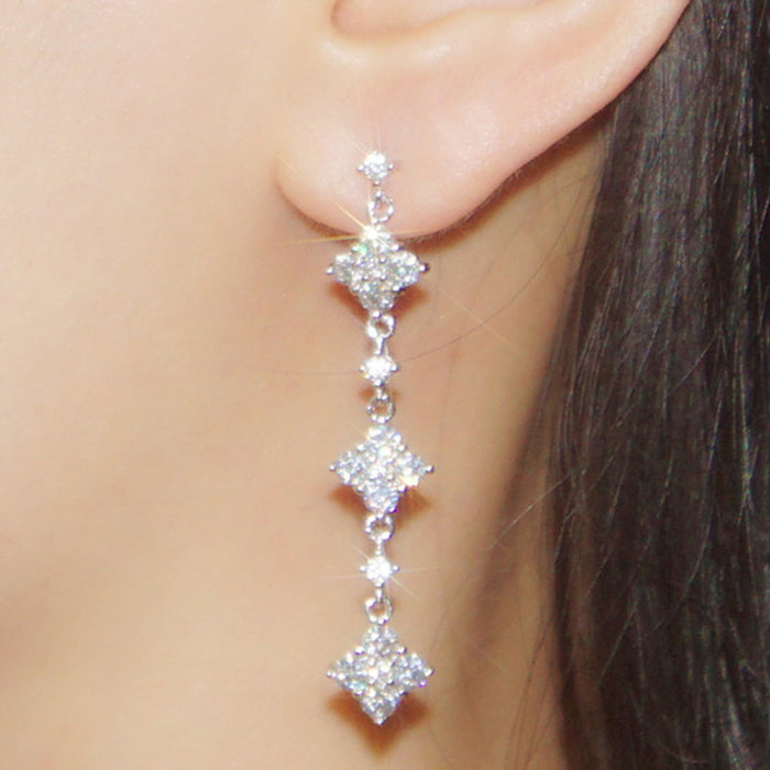 Long earrings for brides at banquets