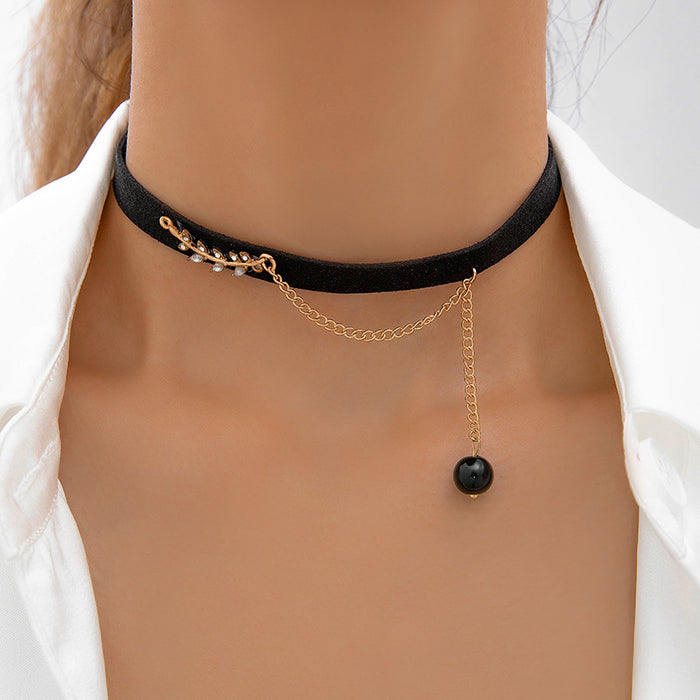 Short Velvet Necklace with Beaded Rhinestones - Trendy Black Choker for Women