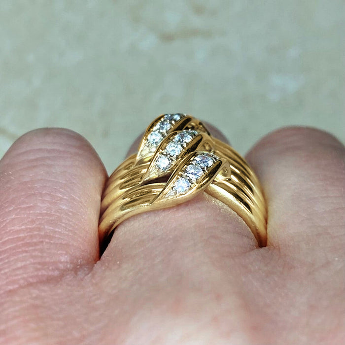 Anillo de banquete de múltiples capas de líneas exquisitas con circonitas de estilo lujoso y ligero de alta gama