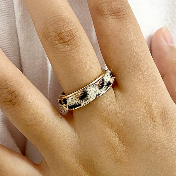 Anillo de aleación de zinc bañado en oro con cuero y crin de caballo: diseño abierto ajustable para mujer, estilo occidental moderno