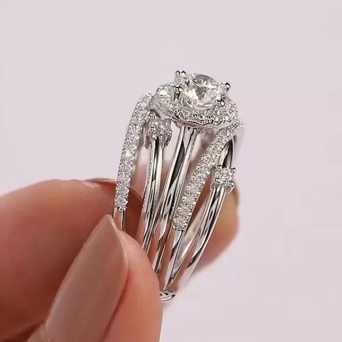 Anillo de moda con múltiples círculos y circonitas