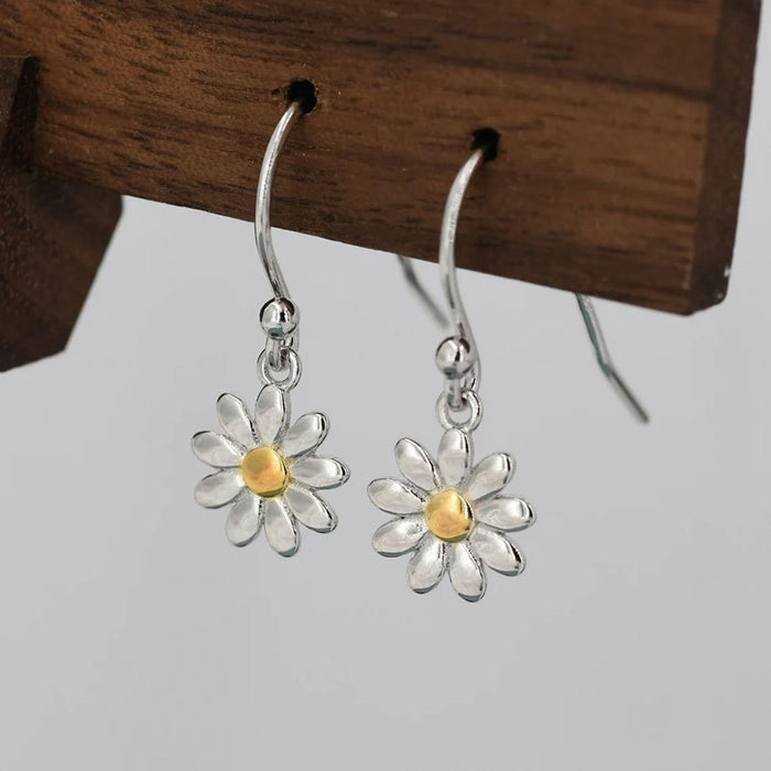 Pendientes de girasol y margaritas en dos tonos