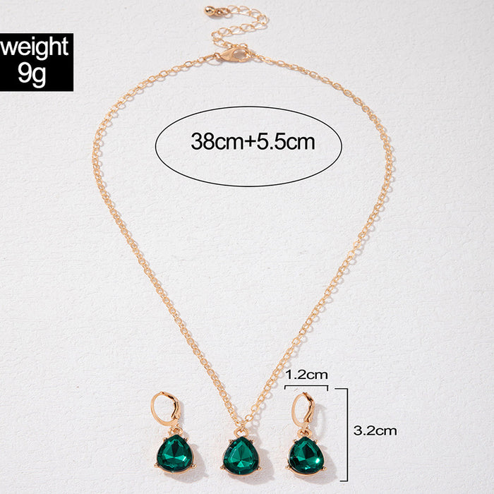 Exaggerated Green Water Drop Pendant Necklace - Statement Piece for Women