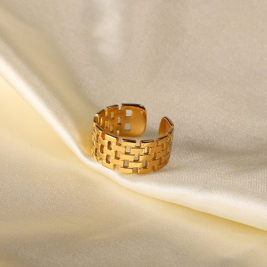 18K Gold Stainless Steel Woven Texture Ring with Oval Zircon