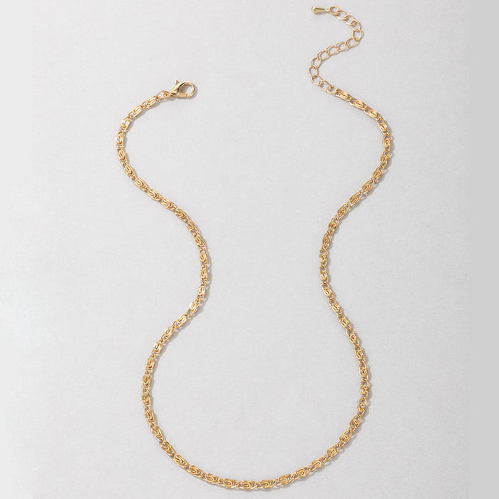 Gold Pattern Pendant Necklace with Geometric Simple Choker Design