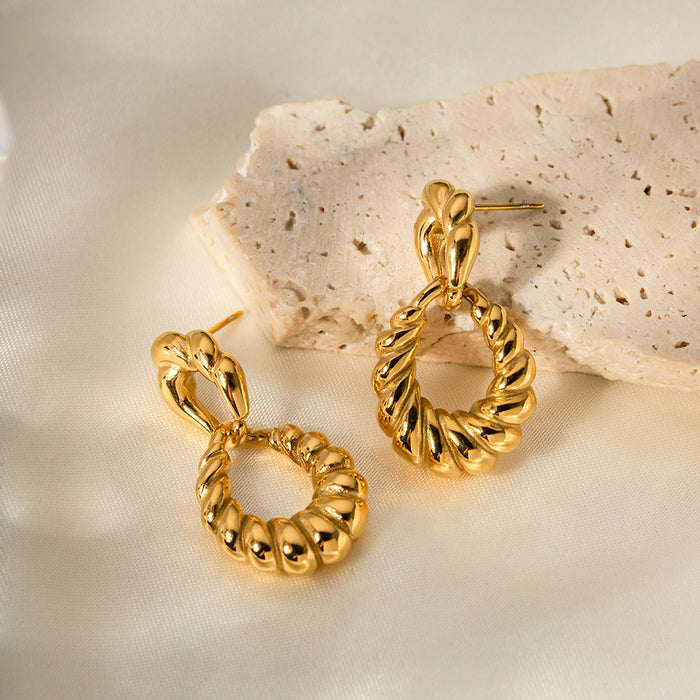 Nuevos y modernos pendientes de espiral trenzada de acero inoxidable chapados en oro de 18 quilates: joyería de moda para mujeres