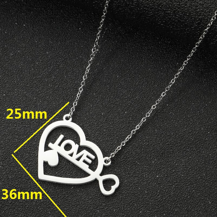 Collar con colgante de letra de la suerte, cadena de clavícula con llave de amor geométrica simple para mujer al por mayor