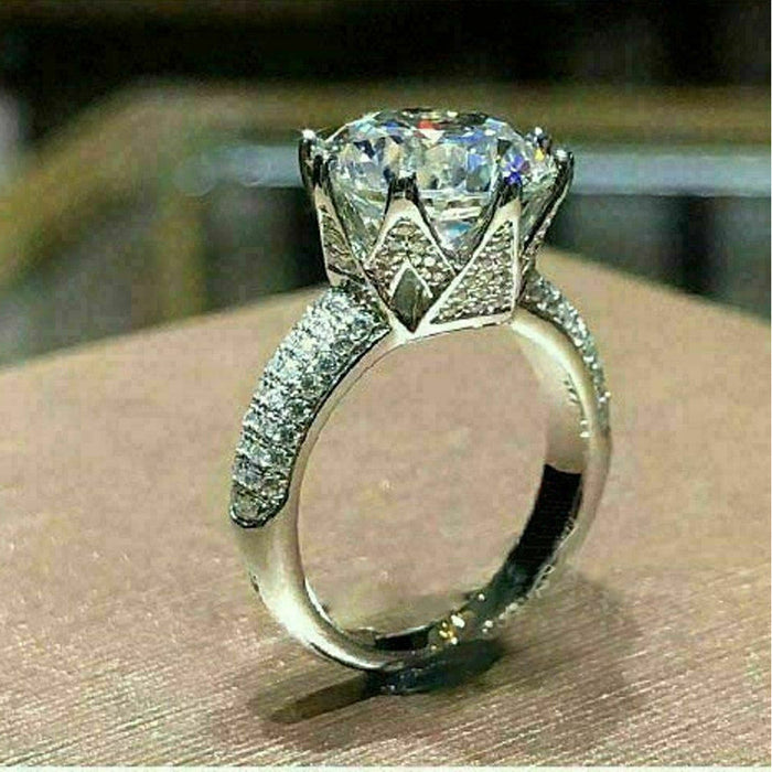 Anillo de compromiso de diamantes con forma de corona Anillo de lujo con ocho corazones y ocho flechas