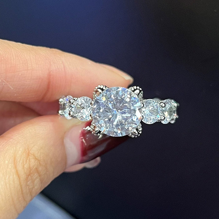 Anillo de boda con incrustaciones de cobre y circonitas, con diseño de flores sencillas y diamantes de imitación