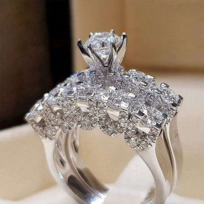 Anillo de pareja con ocho corazones y ocho flechas y circonitas cúbicas y diamantes