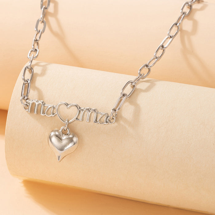 Collar con colgante hueco de corazón y letra con diseño geométrico de amor