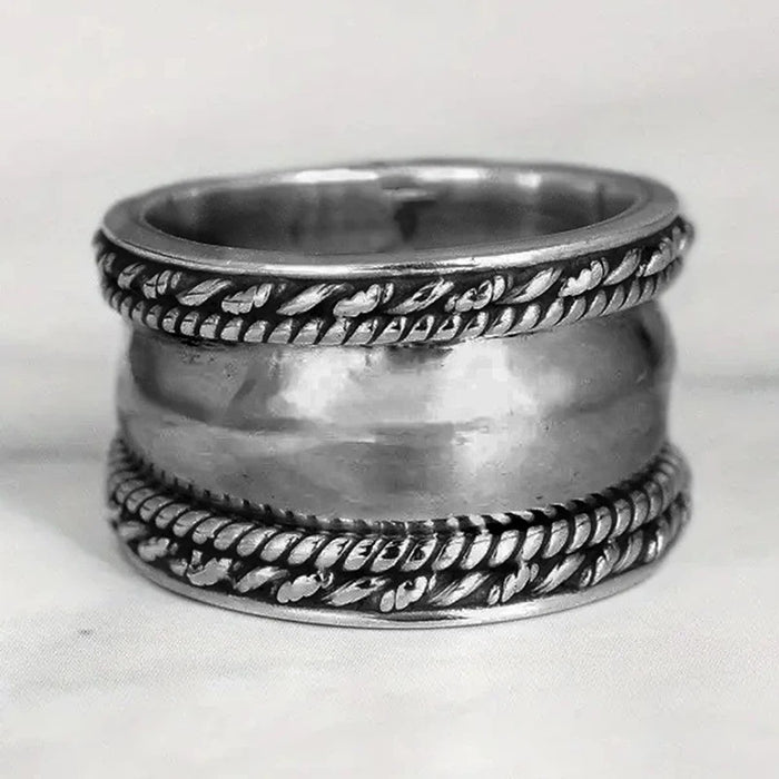 Simple retro domineering ring twisted smooth ins style ring